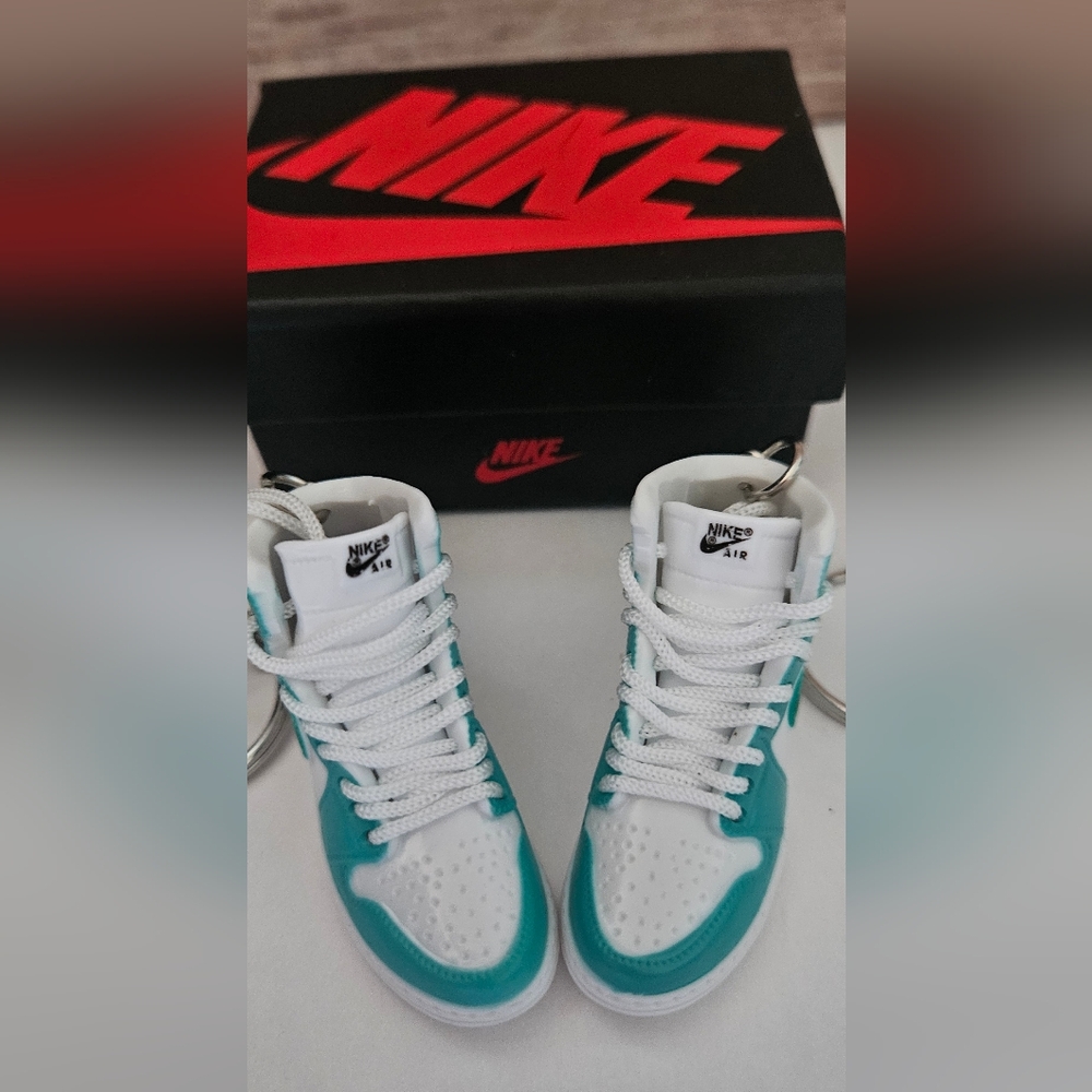 Nike Turquoise And White High-Top Sneakers Keychain Set of Two NIB - Picture 4 of 12